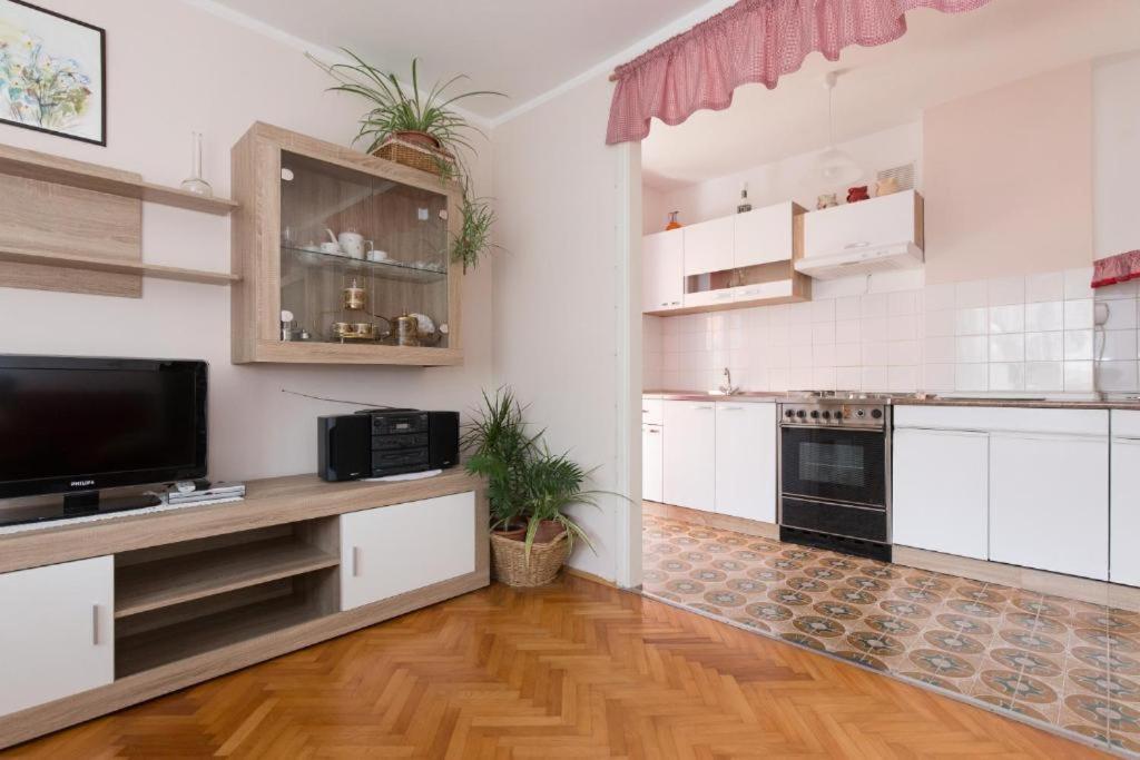 Apartments Hodanic Krk Town Exterior foto